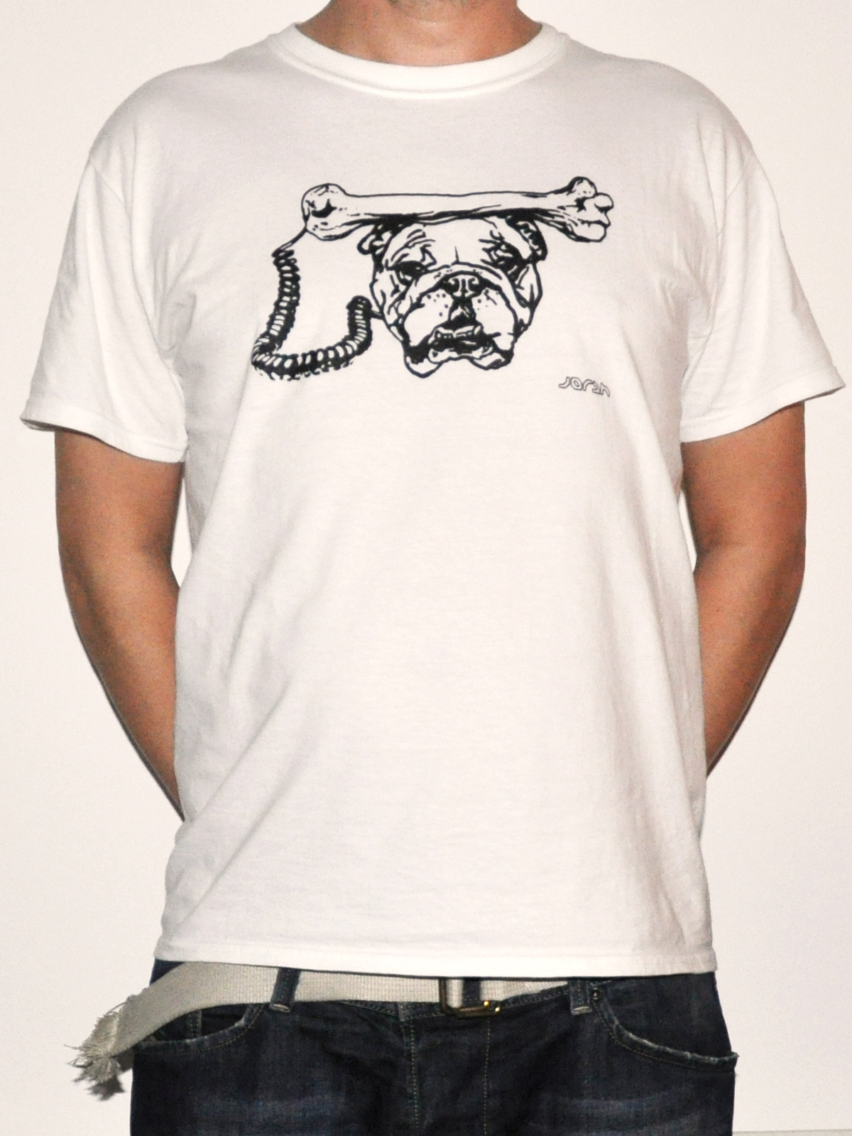 t-shirt showing a British bulldog's head with a bone on top, all in the shape of a classic telephone.